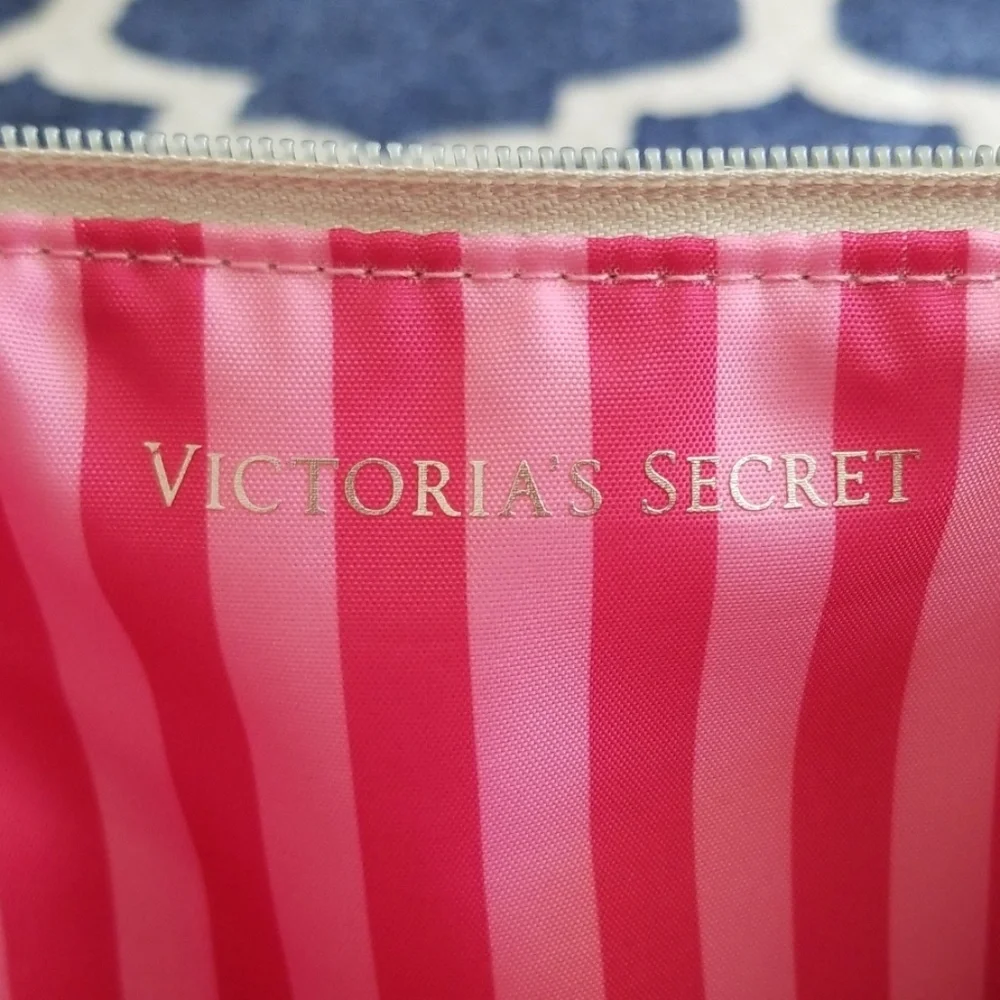NWOT Victoria's Secret Silver Lingerie Bag - Picture 5 of 6